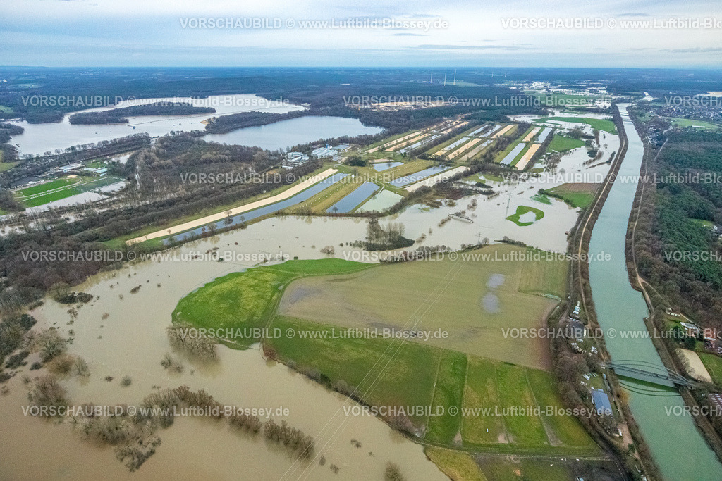 Haltern231204391Lippe | Luftbild vom Hochwasser der Lippe, Weihnachtshochwasser 2023, Fluss Lippe tritt nach starken Regenfällen über die Ufer, Überschwemmungsgebiet Wasserwerk Haltern am Halterner Stausee, Wesel-Datteln-Kanal, Haltern-Stadt, Haltern am See, Ruhrgebiet, Nordrhein-Westfalen, Deutschland