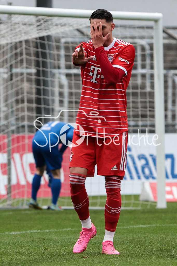 FC Bayern Amateure - SpVgg Hankofen-Hailing | Yusuf Karhan KABADAYI (FCB #7) bejubelt sein Tor zum 3-1 fuer den FC Bayern