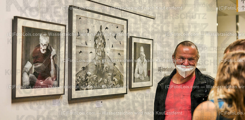 ALP2174_Buchvorstellung-Systemerhalter_Fellner Leo | (C)2023 FotoLois.com, Alois Spandl, Buchpräsentation 'Systemerhalter' von Leo Fellner, die Vernissage im Landesklinikum Melk musste kurzfristigst wegen zu großer Gefahr einer Corona-Infektion abgesagt werden, weshalb nur wenige Beuscher zur Präsentation erschienen sind (statt der angemeldeten 150 Personen), die Ausstellung im Landesklinikum kann noch bis Weihnachten einzeln oder in Kleingruppen besucht werden, Do 9. Nobember 2023.