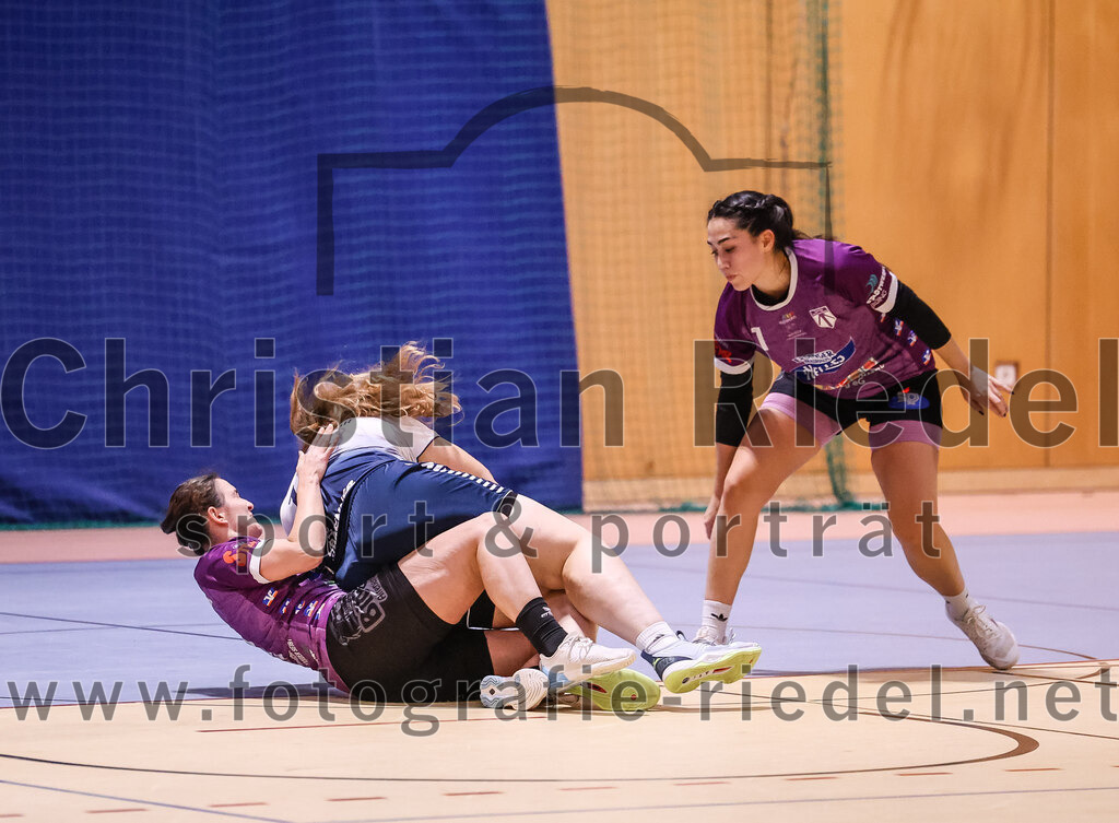 2024-11-24_064_SpVgg_Altenerding_gegen_HC_Donau-Paar_II | Erding, Deutschland, 24.11.2024:Handball, Bezirksoberliga Frauen Altbayern 2024 / 2024, 6. Spieltag, SpVgg Altenerding gegen HC Donau/Paar II, Endergebnis: 24:24Janina Konrad (SpVgg Altenerding, #2), Michelle Gruber (SpVgg Altenerding, #7)Foto: Christian Riedel / fotografie-riedel.net