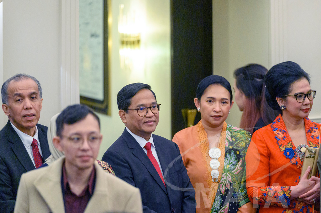 _DWA5560 | Welcoming Jokowi Widodo's arrival by the Indonesian people at Kastens Luisenhof Hotel in the context of the opening of Hannover Messe with Indonesia as Country Partner. Hannover, 15.04.2023 - Realisiert mit Pictrs.com