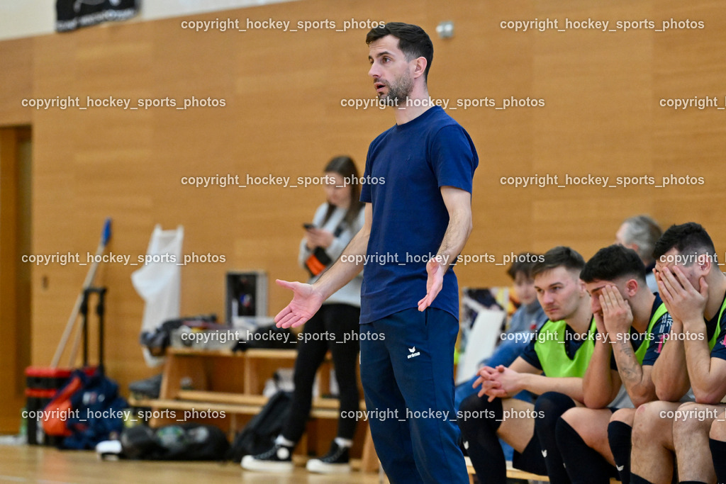 LPSV-Kärnten vs. FUTSAL versli.at Klagenfurt | Headcoach LPSV-Kärnten Samir Nuhanovic, Spielerbank LPSV, LPSV-Kärnten vs. FUTSAL versli.at Klagenfurt, LPSV-Kärnten vs. FUTSAL versli.at Klagenfurt am 01.02.2026 in Villach (Ballspielhalle St. Martin), Austria, (Photo by Bernd Stefan)