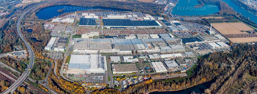Luftbild: Werksgelände des Daimler Automobilwerk Wörth am Rhein im Ortsteil Maximiliansau in Wörth im Bundesland Rheinland-Pfalz in Deutschland. Foto: IMG_35230-Bearbeitet.jpg vom 31.10.2010 durch Werner Riehm/FLY-FOTO.deAuflösung des Originals: 8255 x 3023 px