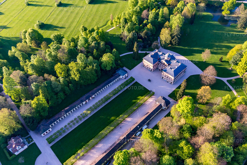 Luftbild: Schloßpark von Schloß Favorite im Ortsteil Förch in Rastatt im Bundesland Baden-Württemberg in Deutschland. Foto: IMG_099203.jpg vom 23.04.2017 durch Werner Riehm/FLY-FOTO.de
