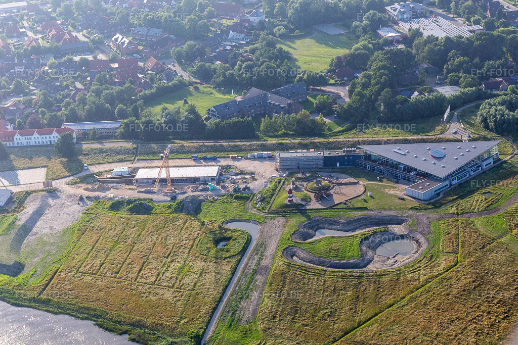 Luftbild: Besucherzentrums Nationalpark-Zentrum Multimar Wattforum mit Baustelle für die neue Otterabteilung in Tönning im Bundesland Schleswig-Holstein in Deutschland. Foto: IMG_0007248.jpg vom 16.07.2021 durch Werner Riehm/FLY-FOTO.de