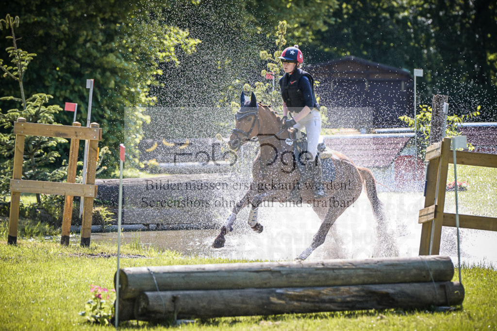DOS_6726 | Entdecke hochwertige Reitturnierfotos von Foto Oger. Professionell, emotional und authentisch – jetzt Lieblingsmomente im Shop bestellen.Deutschlandweite Turnierfotografie. - Realisiert mit Pictrs.com