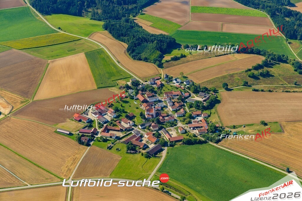 Luftbild Vs Google Maps  Obergraßlfing  Laberweinting -Das Luftbild wurde 2025 vom UL-Flugzeug heraus erstellt ( keine Drohne ) - Hochauflösende Luftaufnahme -Nicht vergleichbar mit Google Maps oder Satelittenbilder- Die Geschenkidee !Mit Lizenz und Bildrechte bestellbar
