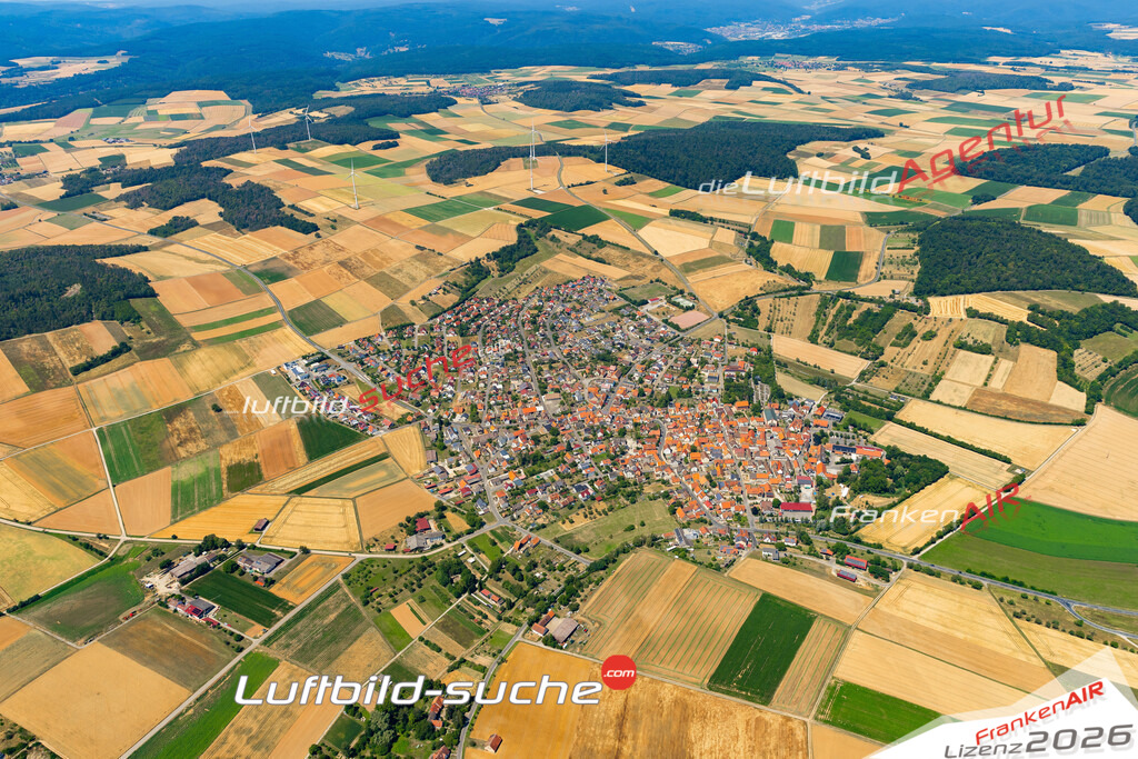 Das Luftbild zeigt :  Urspringen - Die Luftaufnahme wurde 2023 vom UL-Flugzeug aus erstellt ( keine Drohne ) - Hochauflösende Luftaufnahme - Für grossformatige Ausdrucke geeignet. Die Geschenkidee !Mit Lizenz und Bildrechte bestellbar