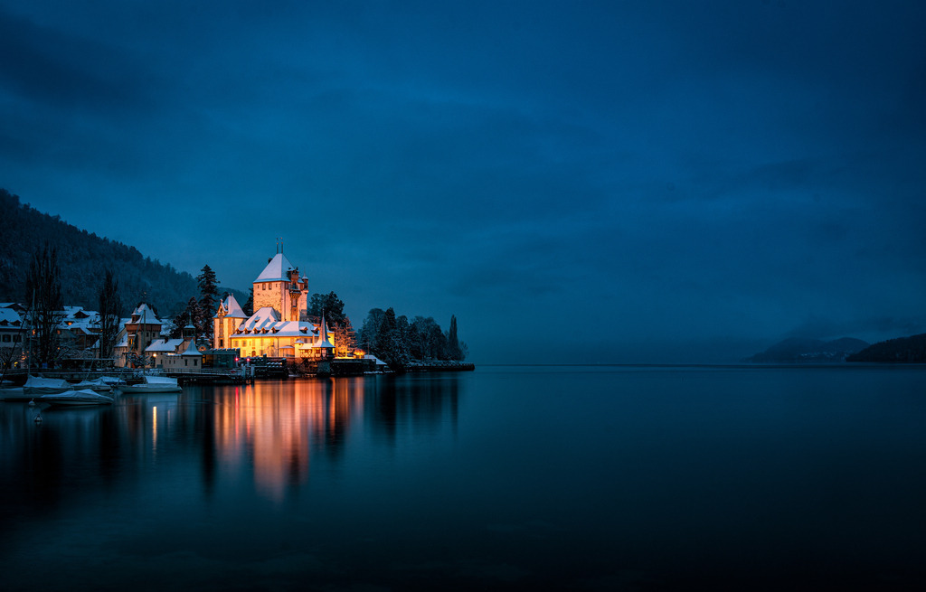 Flüchtiger Schnee | Schnee wird langsam rar in unserer Region und deshalb habe ich mich bei diesem Hauch von Schnee auf das Fahrrad geschwungen und bei meinem Lieblingsblick auf das Schloss Oberhofen hat sich mir dieses Bild präsentiert. 
Eine halbe Stunde später hat es schon wieder geregnet. 
------------------------------------------------------------
Snow is becoming rare in our region and that's why I got on my bike with this breath of snow and this picture presented itself to me with my favorite view of Oberhofen Castle.
Half an hour later it was raining again.
------------------------------------------------------------
Dieser Druck ist in einer limitierten Auflage von 5 Exemplaren erhältlich. 
This print is available in a limited edition of 5 copies. 
http://art.hess.photography/101-schloss-oberhofen.html - Realisiert mit Pictrs.com