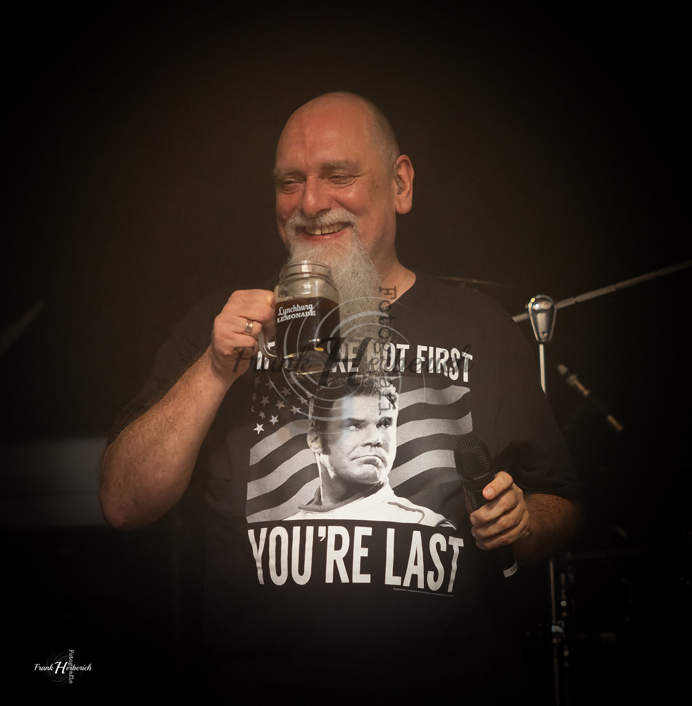 Justice 23.12.2025 | Frank Herberich Fotografie, Frank Herberich, Fotografie, Hochzeit, Portrait, St. Peter Ording, Ording, Westerhever, Nordsee, Frank Fotografie, Hardheim,  Odenwald,Walldürn, Band,Eventfotografie - Realisiert mit Pictrs.com