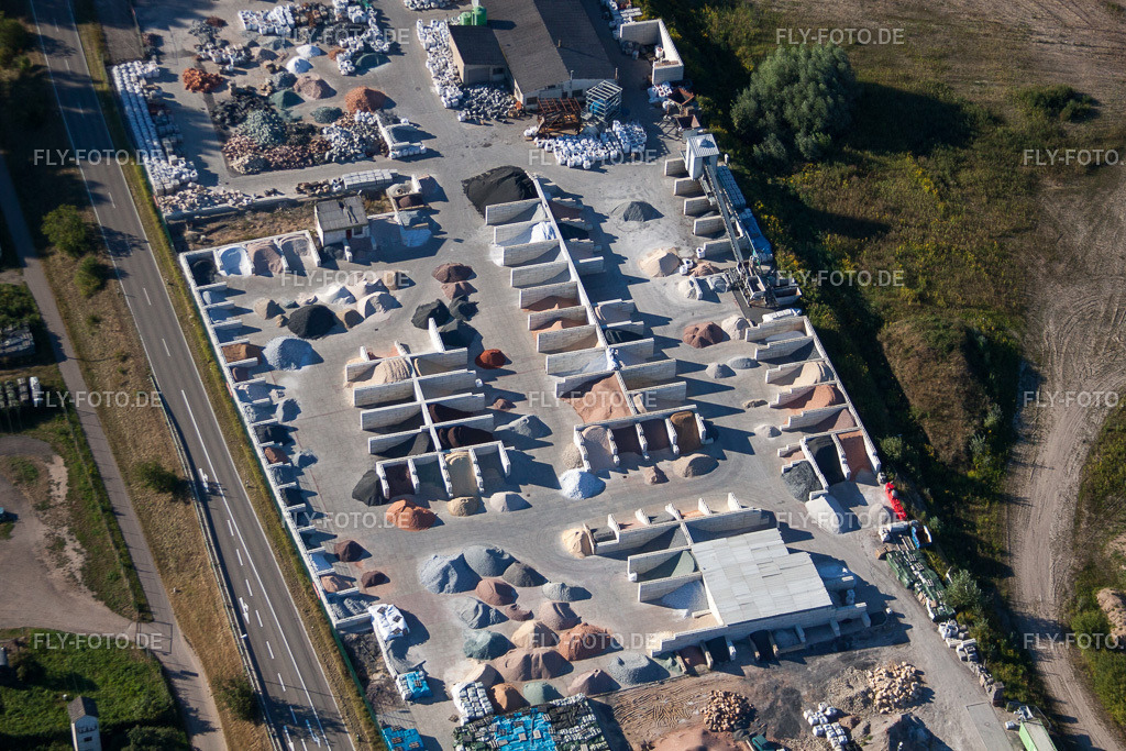 Gartenkies, Badische Terrazzo Handels- gesellschaft mbH | Luftbild: Gartenkies, Badische Terrazzo Handels- gesellschaft mbH im Ortsteil Neudorf in Graben-Neudorf im Bundesland Baden-Württemberg in Deutschland. Foto: IMG_51831.jpg vom 18.08.2012 durch Werner Riehm/FLY-FOTO.de - Realisiert mit Pictrs.com