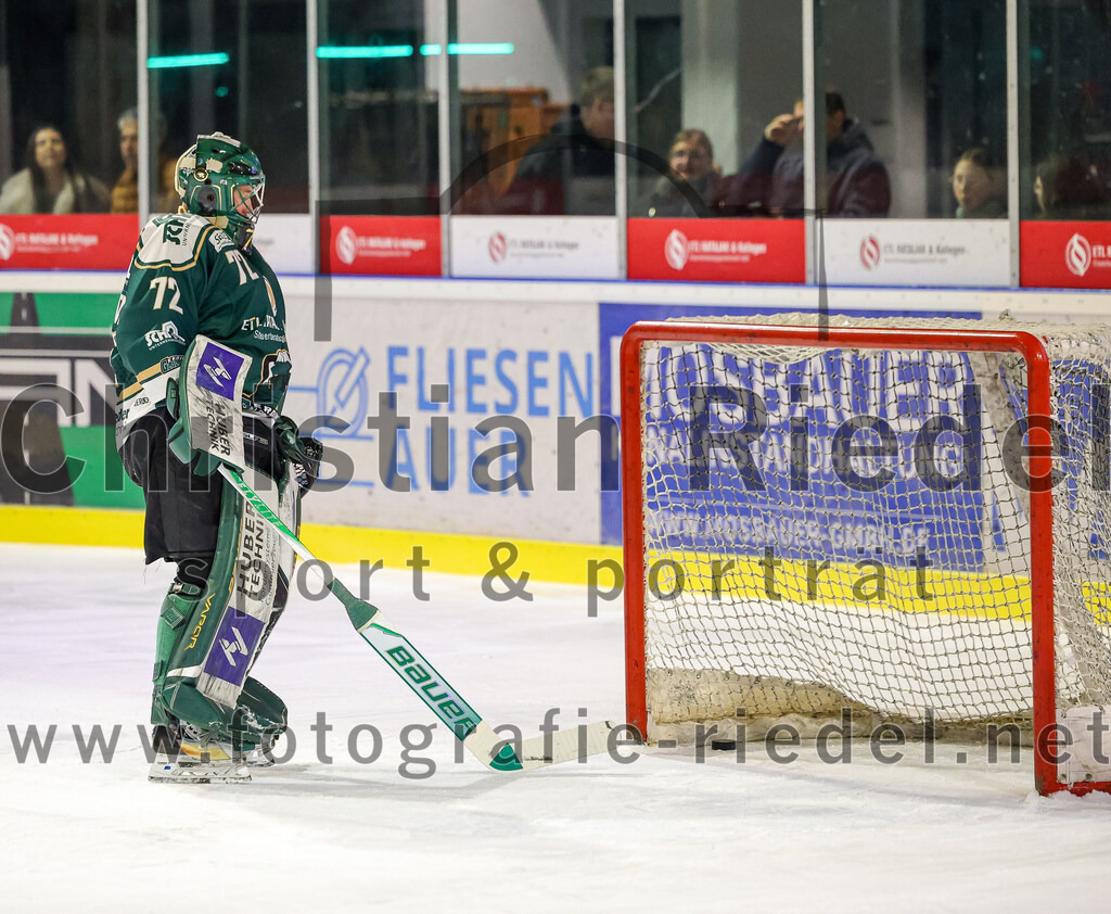 2026-02-08_004_TSV_Erding_gegen_ECDC_Memmingen_Indians | Erding, Deutschland, 08.02.2026:Eishockey, Oberliga Süd 2025 / 2026, 45. Spieltag, TSV Erding gegen ECDC Memmingen Indians, Endergebnis: Torwart David Zabolotny (Erding Gladiators, #72)Foto: Christian Riedel / fotografie-riedel.net