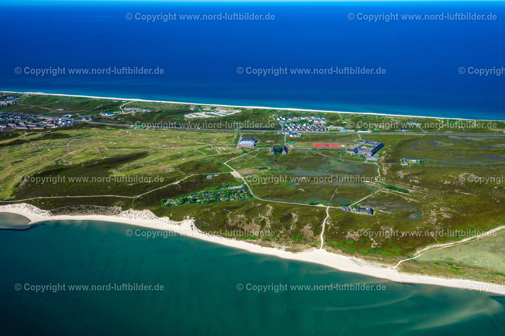 Sylt_Hörnum_Kleingartenverein_Jugendherberge_Fünf_Städte_Heim_ELS_2988210625 | HöRNUM (SYLT) 21.06.2025 Kleingartenanlagen des Vereins - der Laubenkolonie " Hörnum " an der Straße Osterende in Hörnum (Sylt) Insel Sylt im Bundesland Schleswig-Holstein, Deutschland. Weiterführende Informationen bei: Landesverband der Kleingartenvereine Schleswig-Holsteins e. V.. // Allotments gardens plots of the association - the garden colony " Hoernum " on street Osterende in Hoernum (Sylt) island Sylt in the state Schleswig-Holstein, Germany. Further information at: Landesverband der Kleingartenvereine Schleswig-Holsteins e. V.. Foto: Martin Elsen