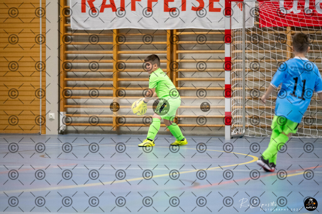 20241124_FCR-Hallenturnier-F2_3_012 | Sport und Naturfotografie von Roberto Esposito zeigt echte Momente Bewegung und die Schönheit der Natur. Ausdrucksstarke Bilder schaffen Emotionen.