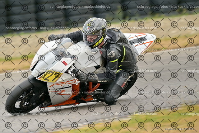 25bt05-1270 | markuskiefer.com - Realisiert mit Pictrs.com