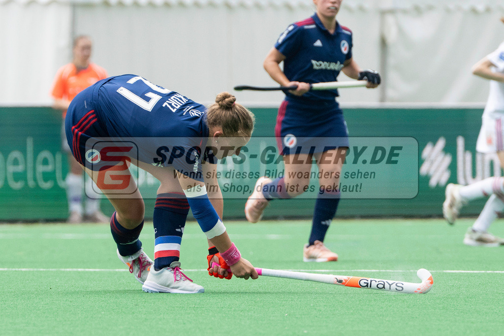 Final4_20240518-1203-0065 | Bonn, Deutschland, 18.05.2024: Stine Kurz (Mannheimer HC) in Aktion waehrend des Spiels der Deutsche Feldhockey-Meisterschaften 2024 zwischen Final 4 Damen Rot Weiss Köln - Mannheimer HC im Bonner THV am 18.05.2024 in Bonn, Deutschland. (Foto von Stephan Fehrmann)

Bonn, Germany, 18.05.2024: Stine Kurz (Mannheimer HC) in action during the game of Deutsche Feldhockey-Meisterschaften 2024 between Final 4 Damen Rot Weiss Köln - Mannheimer HC in Bonner THV at 18.05.2024 in Bonn, Deutschland. (Foto from Stephan Fehrmann)