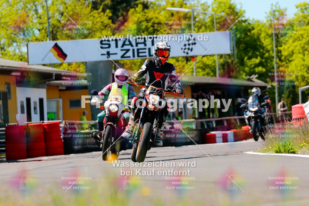 Moto-TeamOBK-22325 | Hier findet Ihr Bilder von Touristenfahrten auf der Nürburgring Nordschleife oder von anderen Veranstaltungen die ich besucht habe. Viel Spass beim Durch Schauen 