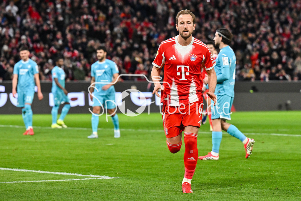 FC Bayern München - TSG 1899 Hoffenheim | MUNICH, GERMANY - 08. FEBRUARY: Jubel der Bayern nach dem Treffer zum 1-0 durch Harry KANE (FC Bayern Munich 9) / Foulelfmeter während dem Bundesligamatch zwischen dem FC Bayern München und der TSG 1899 Hoffenheim am 21. Spieltag in der Allianz Arena / DFL REGULATIONS PROHIBIT ANY USE OF PHOTOGRAPHS AS IMAGE SEQUENCES AND/OR QUASI-VIDEO