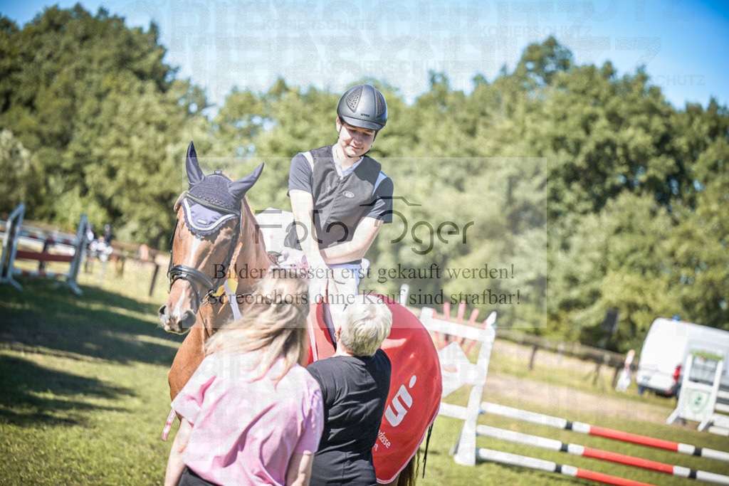 DOS_0005 | Entdecke hochwertige Reitturnierfotos von Foto Oger. Professionell, emotional und authentisch – jetzt Lieblingsmomente im Shop bestellen.Deutschlandweite Turnierfotografie. - Realisiert mit Pictrs.com