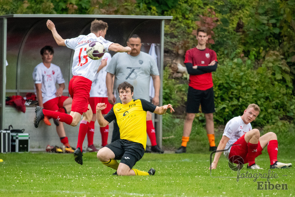 1. FC Ohmstede-SVE Wiefelstede | Herren Kreispokalfinale Jade-Weser-Hunte; 1.FC Ohmestede (gelb) - SVE Wiefelstede (weiß) am 16.06.2024; in Obenstrohe (Plaggenkrugstraße), Photo: Philip Eiben 2024 - Realisiert mit Pictrs.com