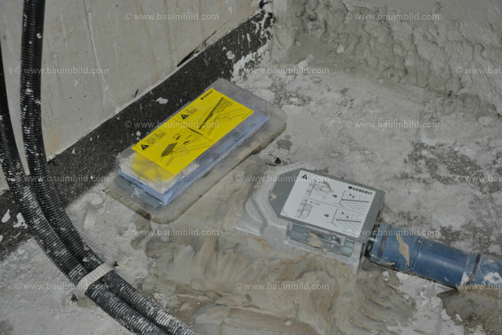 bib-lg15-sanitaer-0101 | Nach LV-Leistungsgruppen sortierte Detailfotos über den Bau eines Hauses. Alle Hausbau-Bilder direkt vom Urheber und Autor der Website Haus-Selber-Bauen.com