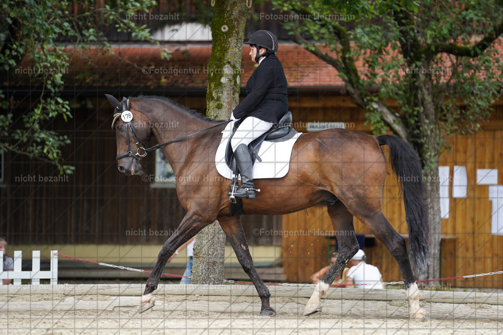 20230826-FAH05644 | Forstinning, 2023, Dressurturnier, Turniersportbilder, Turnierfotografen Bayern, Fotoagentur Herrmann, Reitsportfotografie, Turnierbilder