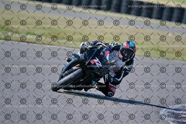 26BT02-0382 | markuskiefer.com - Realisiert mit Pictrs.com