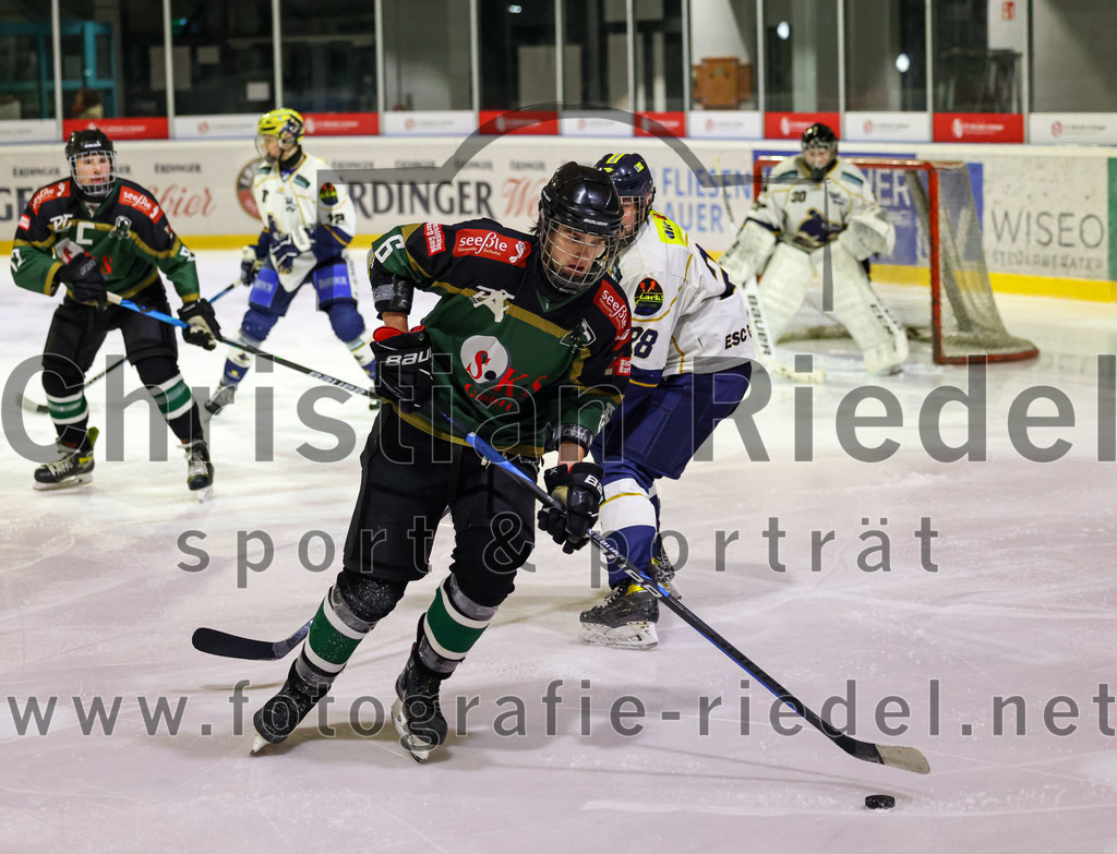 2022-11-26_033_TSV_Erding_gegen_ESC_Geretsried | Erding, Deutschland, 26.11.2022:
Eishockey, Bayernliga U20 2022 / 2023, xx. Spieltag, TSV Erding gegen ESC Geretsried, Endergebnis: 5:3

Thomas Baumann (Erding Gladiators, #6)

Foto: Christian Riedel / fotografie-riedel.net