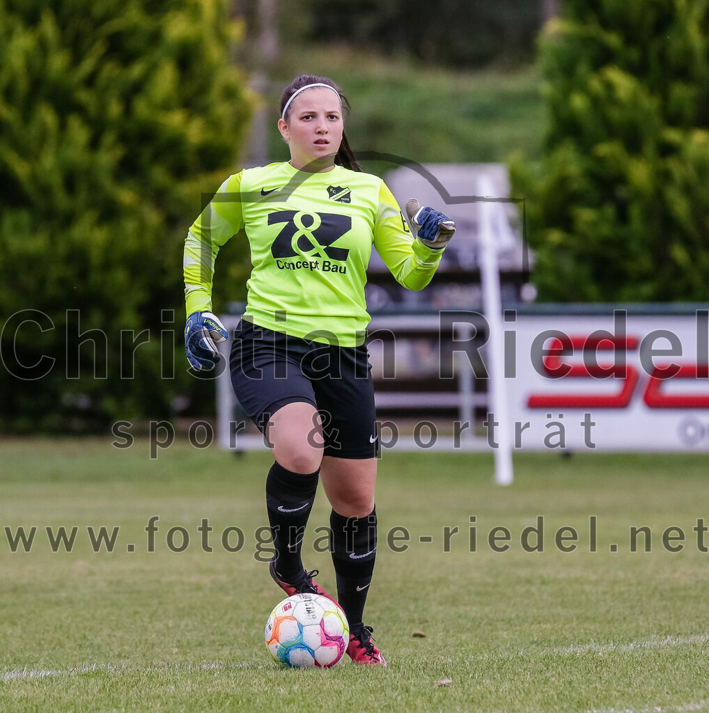 2023-10-07_014_FC_Langengeisling_gegen_MTV_Diessen_Ammersee | Erding, Deutschland, 07.10.2023:
Fußball, Bezirksoberliga 2023 / 2024, 6. Spieltag, FC Langengeisling gegen MTV Diessen/Ammersee, Endergebnis: 0:3

Torfrau Stefanie Karamatic (FC Langengeisling, #39)

Foto: Christian Riedel / fotografie-riedel.net