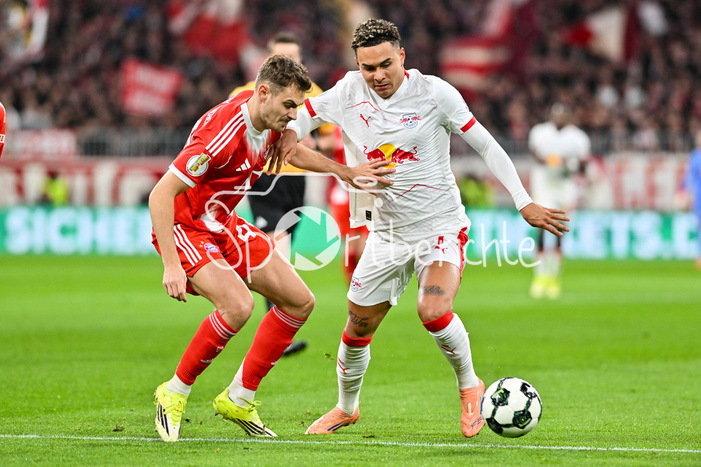 FC Bayern München - RB Leipzig | MUNICH, GERMANY - 11. FEBRUARY: im Duell Josip STANISIC (FC Bayern Munich 44) und Antonio Eromonsele Nordby NUSA (RB Leipzig 7) während dem Spiel zwischen dem FC Bayern München und RB Leipzig beim Viertelfinale des DFB-Pokales in der Allianz Arena
