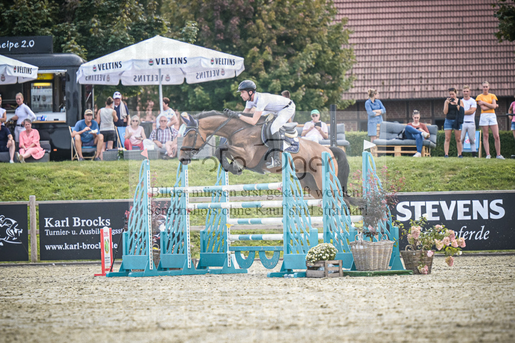 DOS_3079 | Entdecke hochwertige Reitturnierfotos von Foto Oger. Professionell, emotional und authentisch – jetzt Lieblingsmomente im Shop bestellen.Deutschlandweite Turnierfotografie. - Realisiert mit Pictrs.com