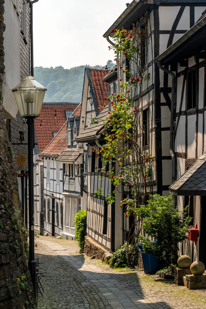 JT-210611 | Die historische Altstadt von Essen-Kettwig, Fachwerkhäuser an der Ruhrstraße, NRW, Deutschland, - Realisiert mit Pictrs.com