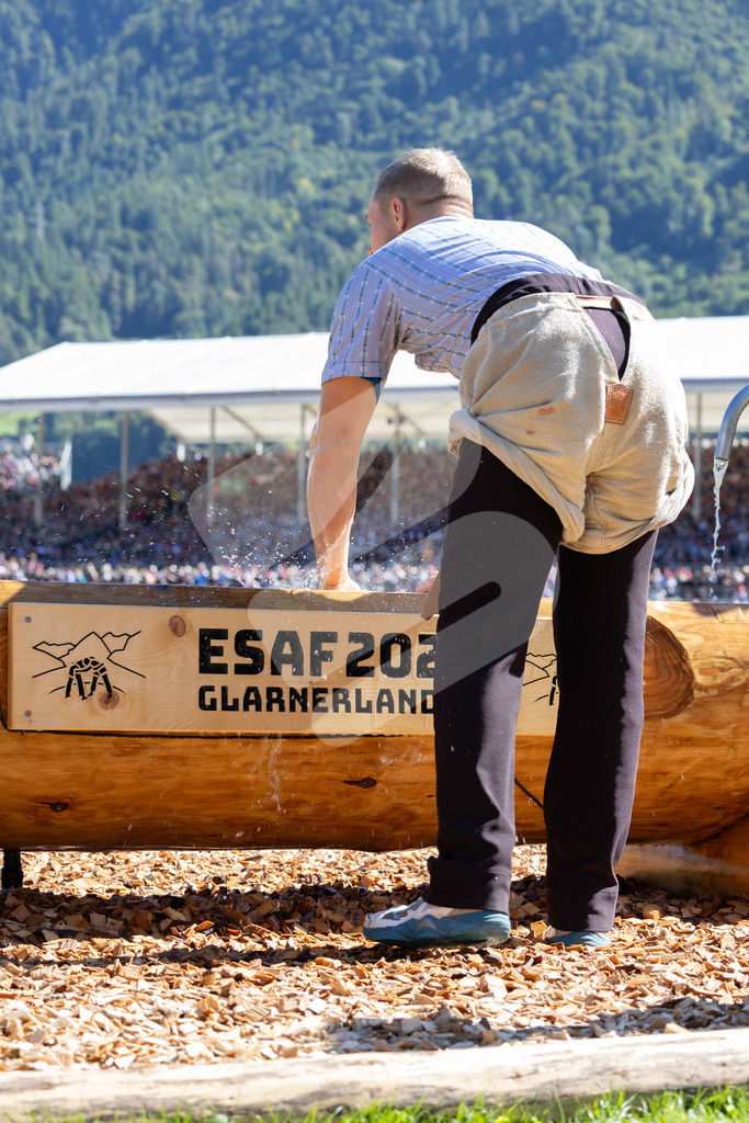 ESAF2025_06Gang_6270 | Die Schwinger des Schwyzer Kantonalen Schwingerverbandes: Fotos, die Dynamik und Leidenschaft festhalten, sowie emotionale Momente aus dem traditionellen Schwingsport zeigen. - Realisiert mit Pictrs.com