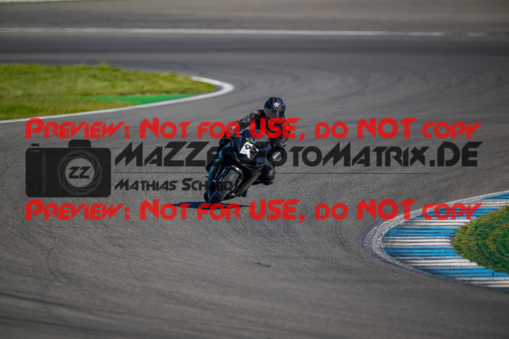 MaZZes-Fotomatrix-20260523-113184 | GRUEN