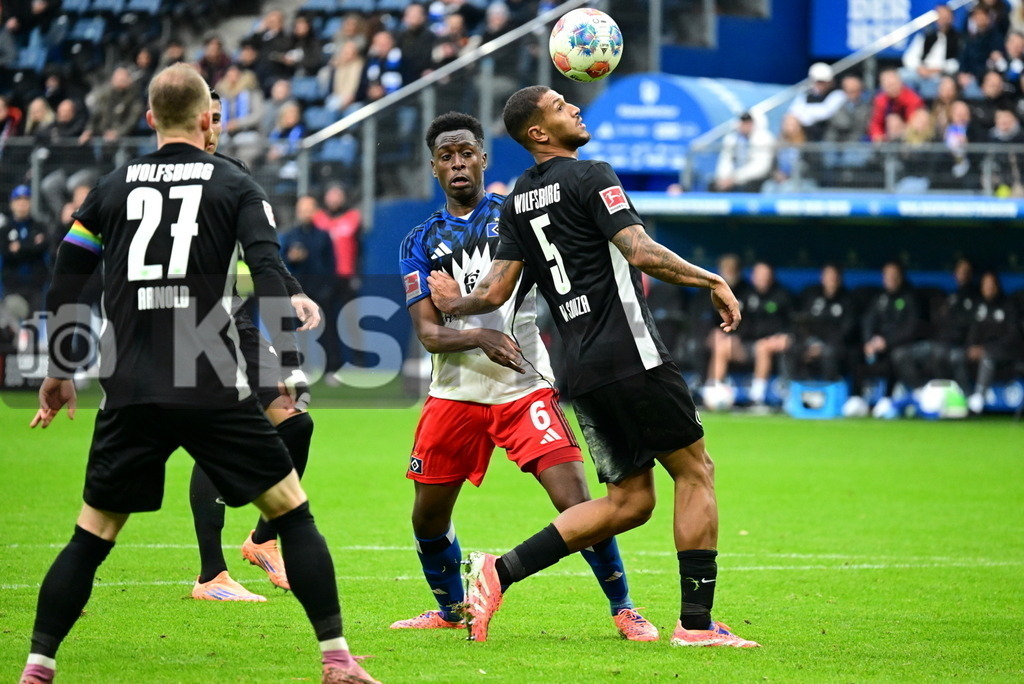 KBS Picture_HSV-Wolfsburg_027 | v.l. Lokonga Albert Sambi (HSV) , de Souza Costa Viniciius (VfL Wolfsburg) ,Sportplatz :  Volksparkstadion, - Realisiert mit Pictrs.com