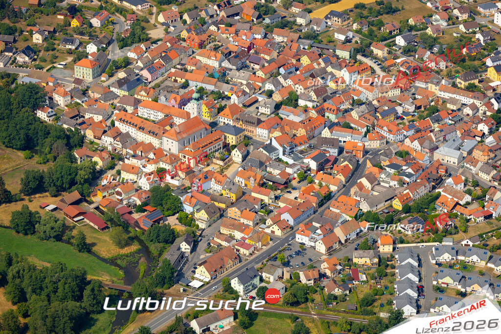 Die Luftaufnahme Altstadt - Pressath wurde 2022 vom Flugzeug aus (keine Drohne) erstellt. Hohe Auflösung -für große Poster und Wandbilder geeignet - Garantiert!
