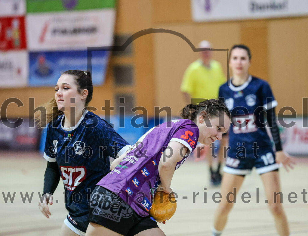 2024-02-03_012_SpVgg_Altenerding_gegen_SpVgg_Erdweg | Erding, Deutschland, 03.02.2024:
Handball, Bezirksoberliga Frauen Altbayern 2023 / 2024, 13. Spieltag, SpVgg Altenerding gegen SpVgg Erdweg, Endergebnis: 25:21

Alina Nefzger (SpVgg Erdweg, #8), Julia Kranich (SpVgg Altenerding, #9)

Foto: Christian Riedel / fotografie-riedel.net