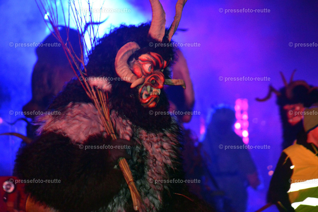 news-2022-Dez03-Krampusumzug-Reutte-WTV_5880 | Info aus dem Bezirk Reutte/Ausserfern Tirol sowie eine umfangreiche Bilddatenbank über die gesamte Region: Lechtal, Talkessel Reutte, Tannheimertal, Zwischentoren. Lech, Plansee, Zugspitze, Grenztunnel, B179, Fernpassstraße, Verkehr, Lawinen, Tradition, - Realisiert mit Pictrs.com