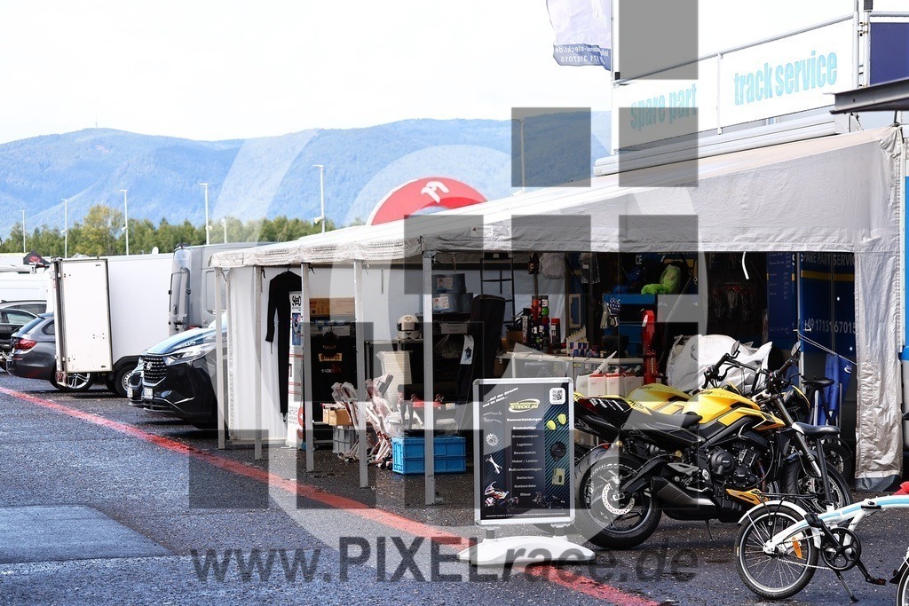 social-20250823_07167 | Schöne Erinnerungen an spannende Momente - das festzuhalten ist unser Job. PIXELrace.de ist seit 2003 auf den Rennstrecken Europas unterwegs um die Action draußen beim Fahren und die wunderbare Stimmung imm Fahrerlager für euch einzufangen.