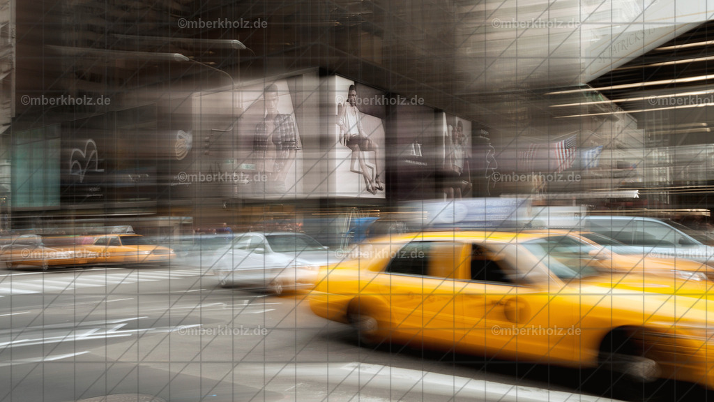 New_York_Youtube_Bearbeitung | Die Geschichte hinter einem scheinbar unscharfen, aber dennoch außergewöhnlichen Foto aus den Straßen New Yorks – und einem markanten gelben Taxi.

Taucht ein in die Welt der fotografischen Herausforderungen, während wir die Entstehungsgeschichte dieses besonderen Bildes teilen. Warum wurde es beinahe aussortiert und wie hat es schließlich den Weg in unseren Premium Bildshop gefunden? Gemeinsam mit Rainer nehmen wir euch mit in unser Warnemünder Foto- und Videostudio, dem Ort, an dem die Magie entsteht.

Freut euch auf wöchentliche Videos auf Youtube, in denen wir euch durch die Details jeder Aufnahme führen. Dieses spektakuläre Foto könnt  ihr ab sofort hier erwerben. 
Liebe Grüße Marko
