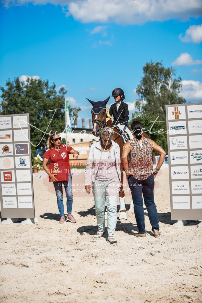 DSC_9722 | Pferde- und Turnierfotografie in Westsachsen. Pferdeportraits, Auftragszeichnungen und intuitive Kunst.