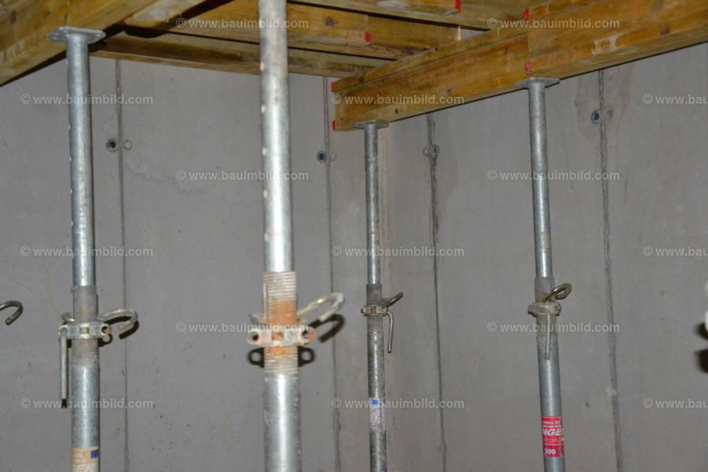 bib-lg04-betonarbeiten-0264 | Nach LV-Leistungsgruppen sortierte Detailfotos über den Bau eines Hauses. Alle Hausbau-Bilder direkt vom Urheber und Autor der Website Haus-Selber-Bauen.com