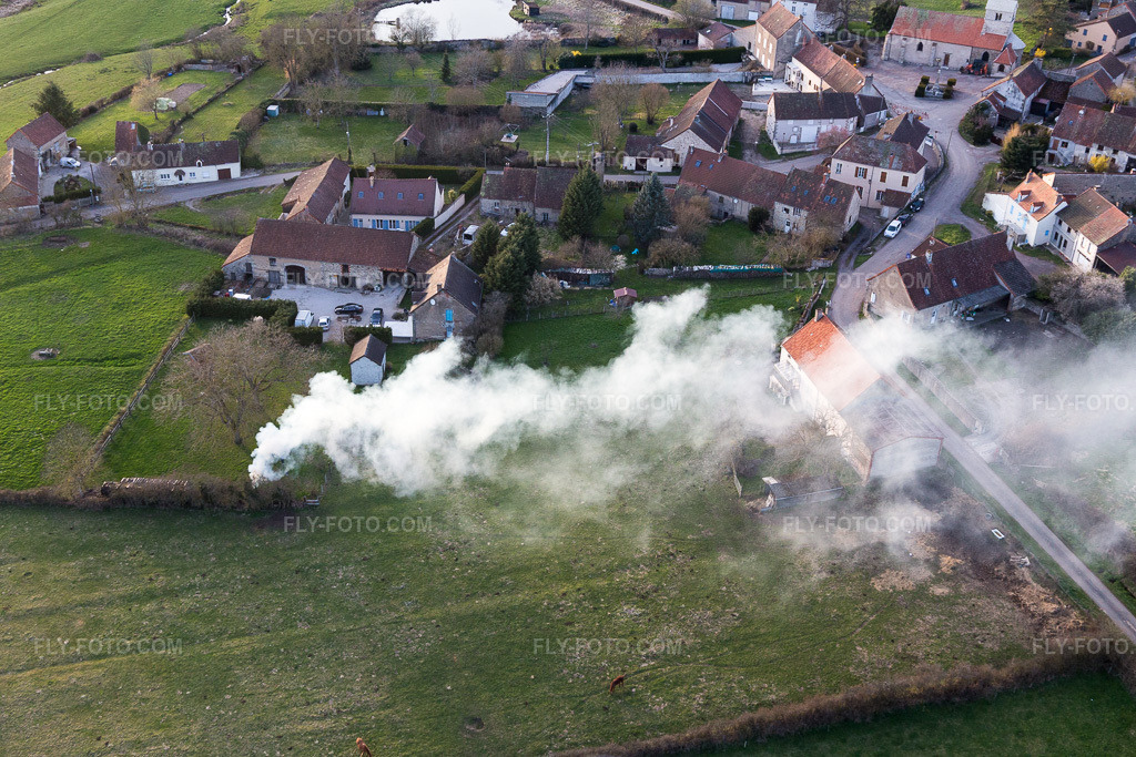 Aerial view: (Burgundy), fire in Saisy in the state Saone et Loire, France.Photo: IMG_105552.jpg taken on 04/01/2018 by Werner Riehm/FLY-FOTO.comResolution of the original: 5037 x 3358 px