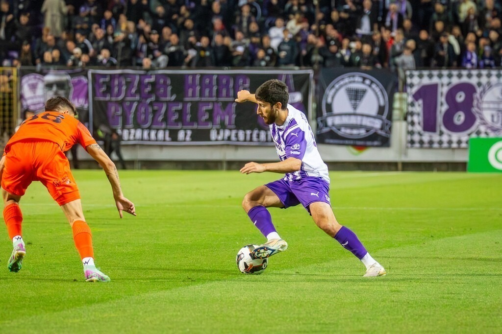 Fußball NB I. (Ungarn) Saison 2024/25, 32. Spieltag: Újpest FC gegen Nyíregyháza Spartacus***Am Ball: Giorgi Beridze (14, Újpest) | Fußball NB I. (Ungarn) Saison 2024/25, 32. Spieltag: Újpest FC gegen Nyíregyháza Spartacus***Am Ball: Giorgi Beridze (14, Újpest) - Realisiert mit Pictrs.com
