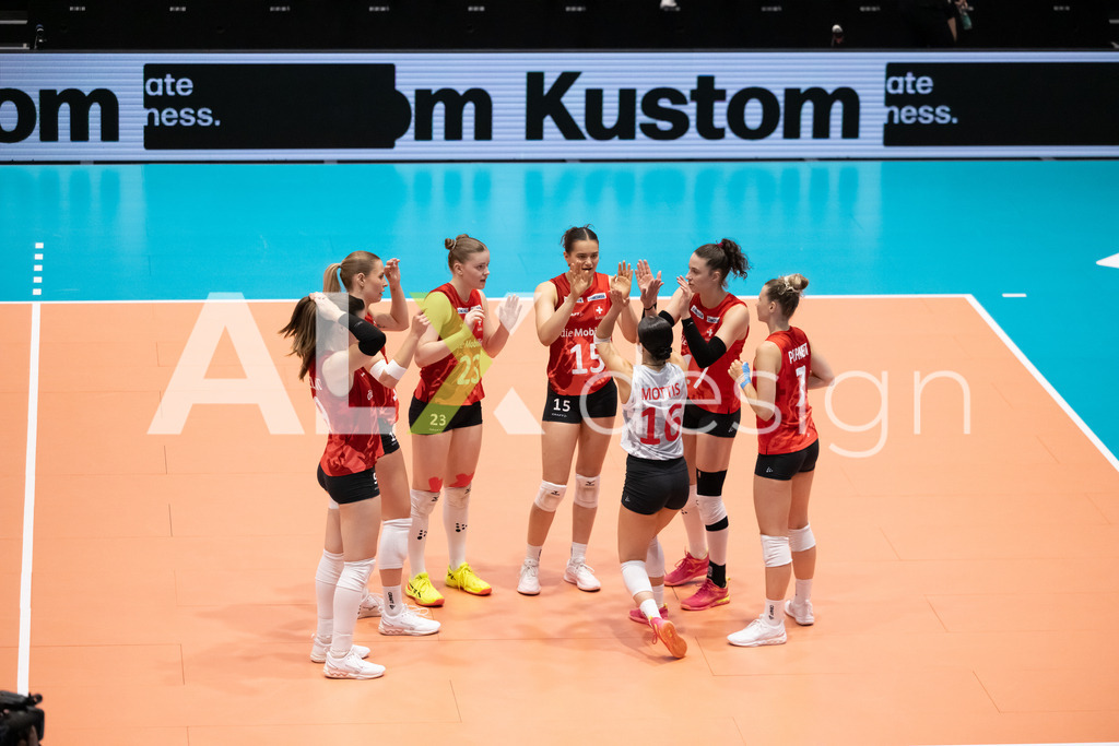 Austria v Switzerland - CEV European League Women | KRIENS, SWITZERLAND - JUNE 14: Team of Switzerland during the CEV European League match between Austria and Switzerland at Pilatus Arena on June 14, 2026 in Kriens, Switzerland. - Realisiert mit Pictrs.com