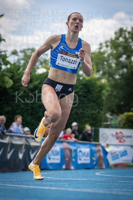 Juniorengala 2026; Mannheim, 14.06.2026 | MANNHEIM, GERMANY - JUNE 14, 2026 : Milla Tonazzi (SUI/Switzerland) competing in the women’s 200m during the Juniorengala 2026 at Michael-Hoffmann-Stadion on June 14, 2026 in Mannheim, Germany.