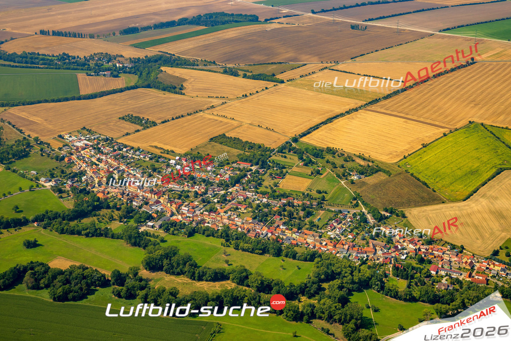 Klassische Luftaufnahme ohne Drohne zeigt:Wickerstedt bei Bad Sulza - Die Luftbildaufnahme wurde 2025 vom UL-Flugzeug heraus erstellt ( keine Drohnenaufnahme ) - Hochauflösende Luftaufnahme -Nicht vergleichbar mit Google Maps oder Satelittenbilder- Die Geschenkidee !Mit Lizenz und Bildrechte bestellbar