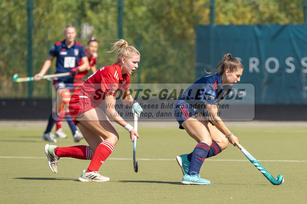 HK_20230910_103960 | 1.Bundesliga Damen Düsseldorfer HC - Rot-Weiss köln  am 10.9.2023 DHC, Düsseldorf , Marie Hahn ( Düsseldorfer HC #2 ) Lynn Krings ( Rot-Weiss Köln #19 )
