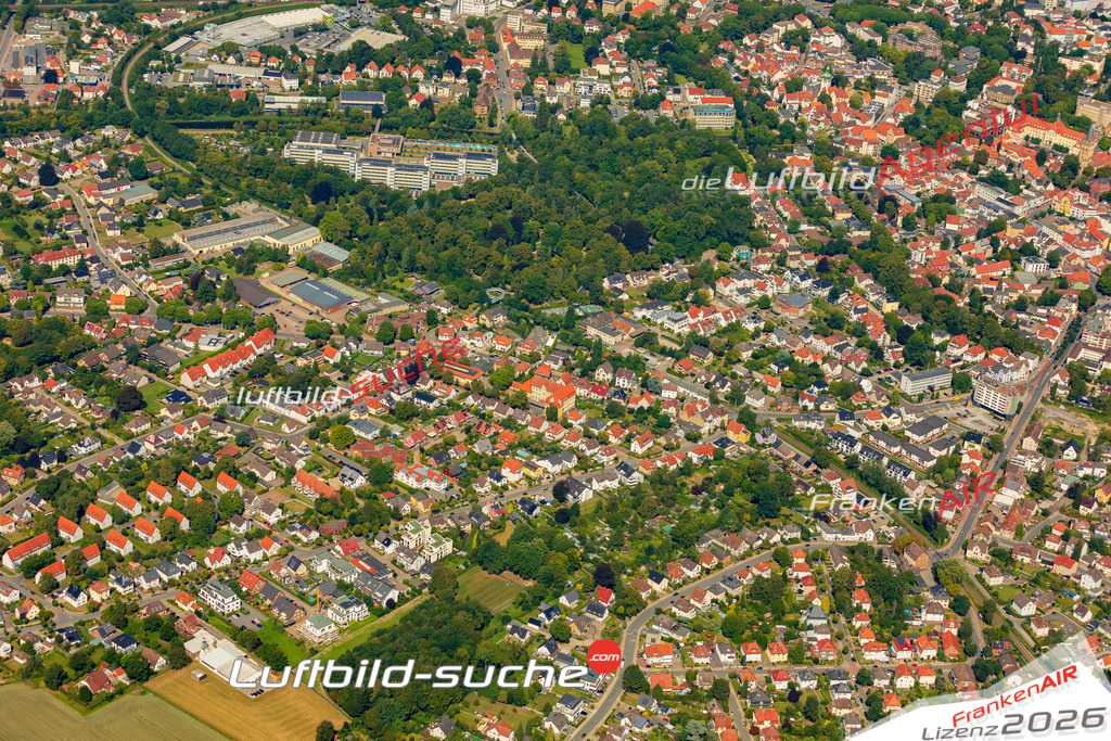 Luftbild der Stadt Herford - Die Luftaufnahme wurde 2025 vom UL-Flugzeug heraus erstellt ( keine Drohne ) - Hochauflösende Luftaufnahme - für professionelle Ausdrucke geeignet. Die Geschenkidee !Hier alle&nbsp;Infos zur Lizenzierung der LuftaufnahmeWir fliegen auch dieses Jahr wieder in Ihre Region um Luftbilder zu erstellen.- Luftbild anfragen