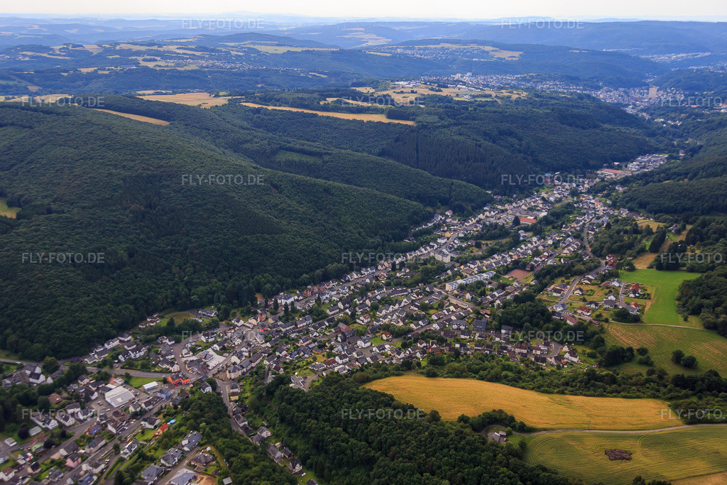 Luftbild: Ortsasicht aus Westen im Ortsteil Tiefenstein in Idar-Oberstein im Bundesland Rheinland-Pfalz in Deutschland. Foto: IMG_092010.jpg vom 16.07.2016 durch Werner Riehm/FLY-FOTO.de